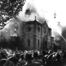 1938: Großes Interesse an dem von Nazis gelegten Feuer